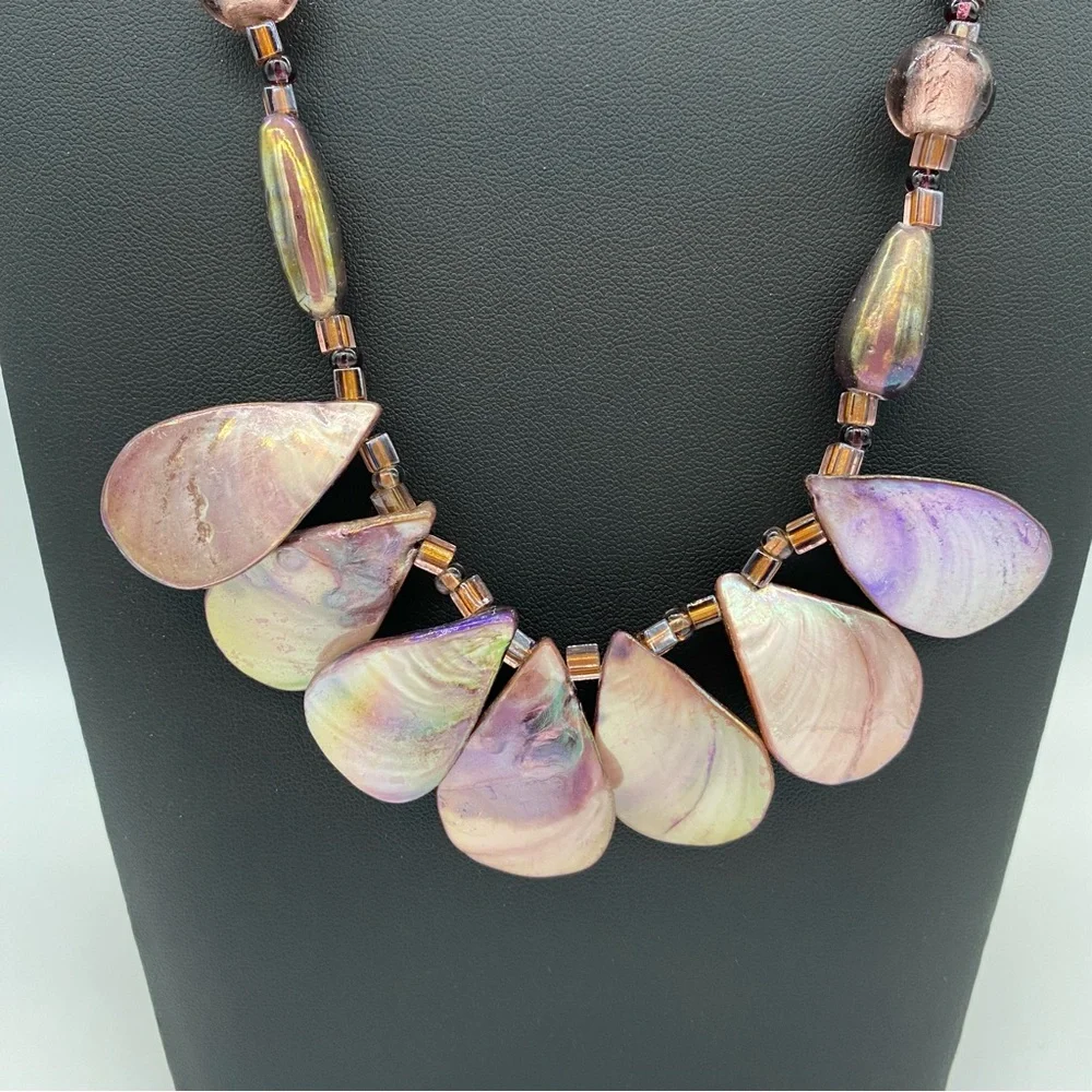 Luster Shells and Glass Beaded Necklace - Picture 3 of 9